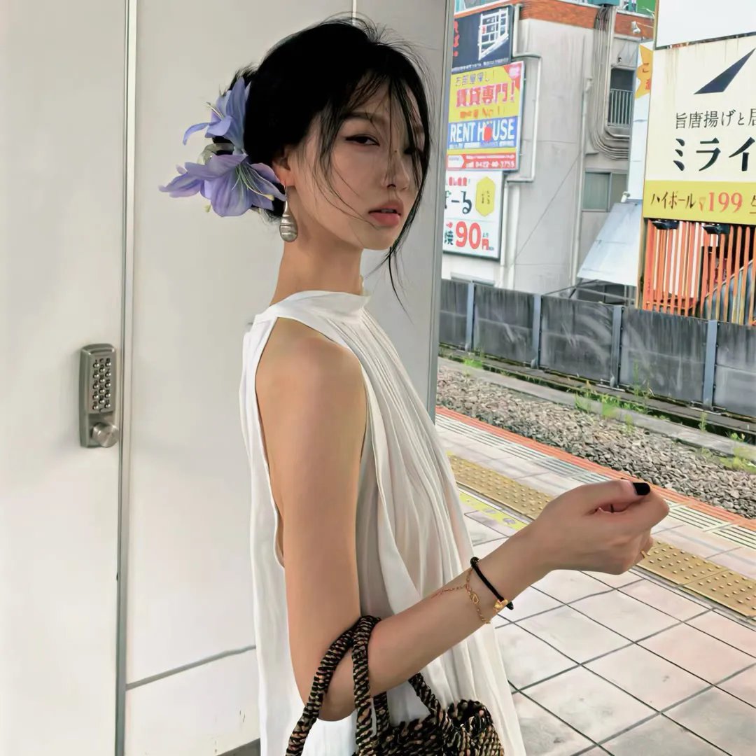 芒果和红色轮椅